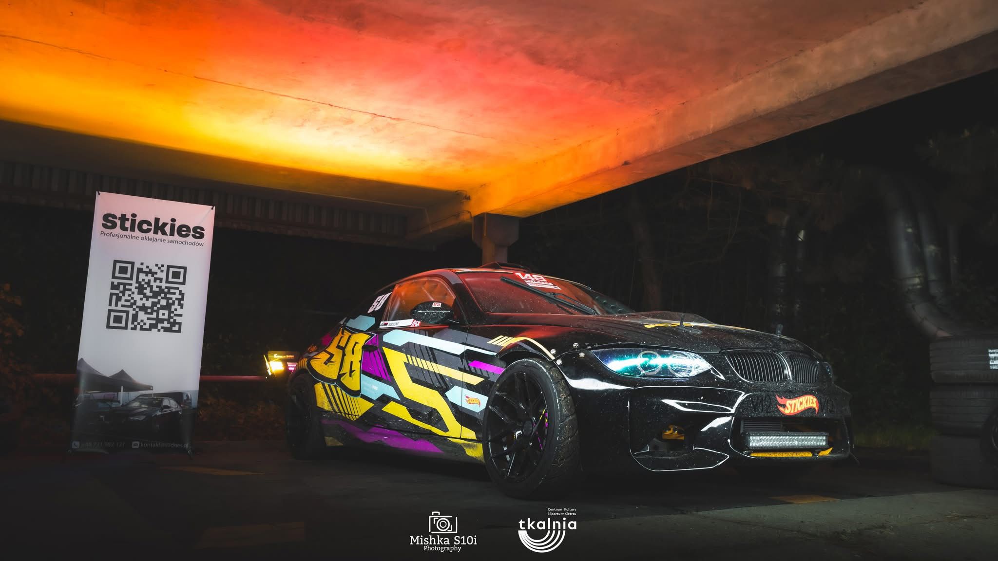 oklejanie samochodu sportowego