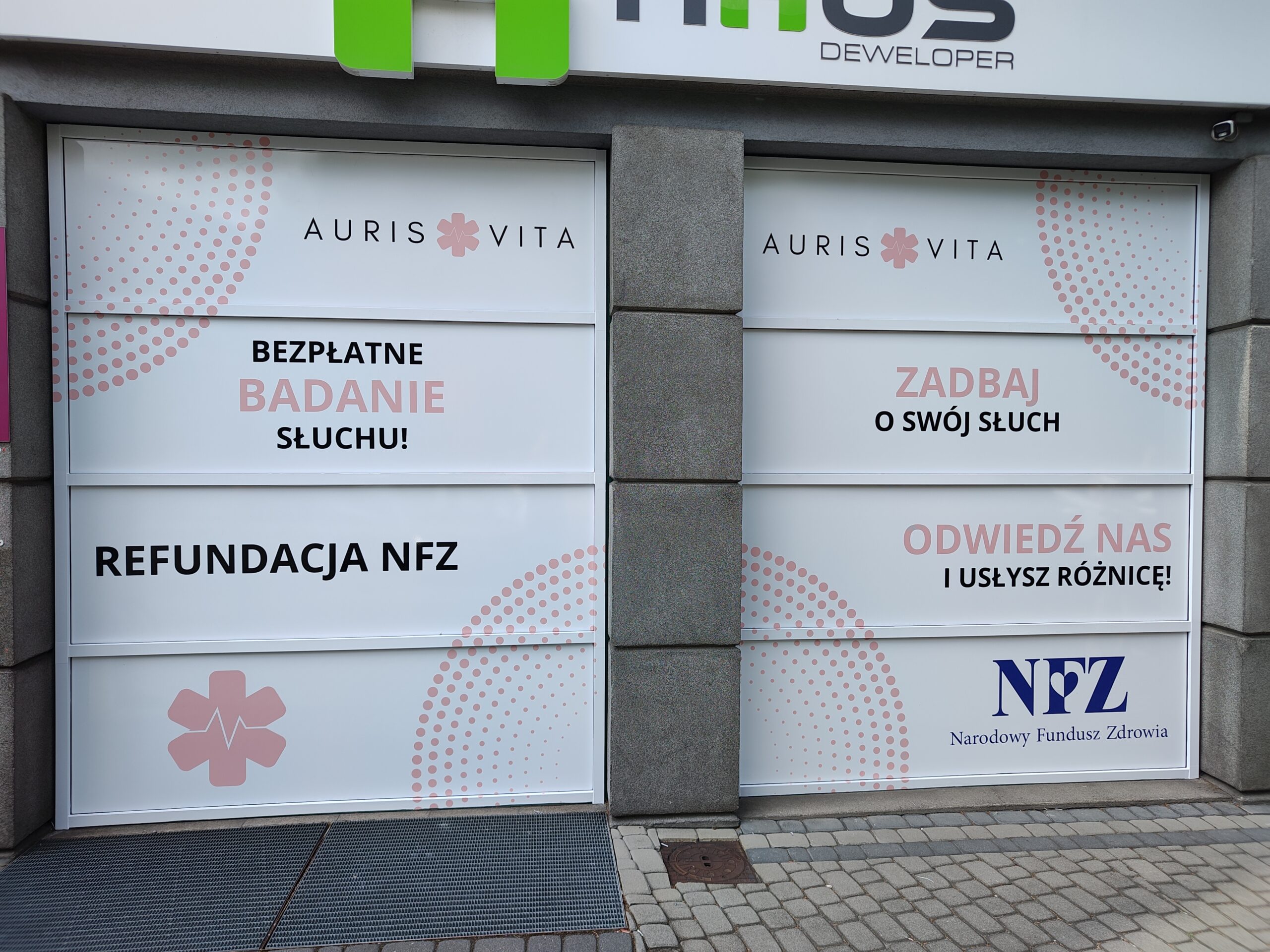 oklejanie witryn ze słupkami opole